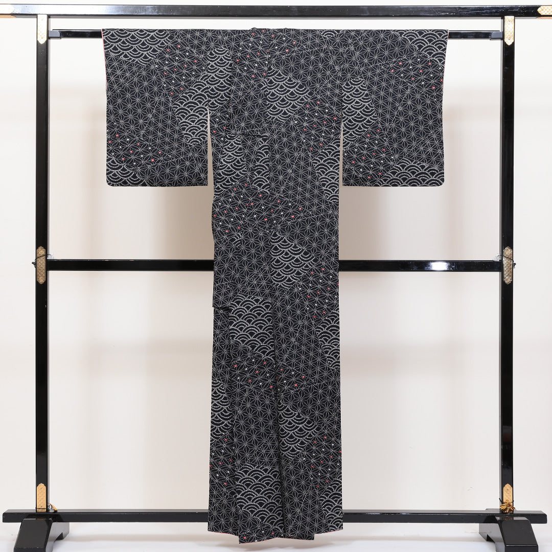 小紋 袷 身丈156cm 裄丈65cm 正絹 Sランク Mサイズ 広衿 インフォーマル 麻の葉 青海波 黒系 1215-00412