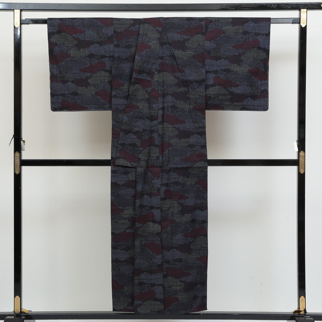 結城紬 単衣 身丈151cm 裄丈64cm 正絹 Sランク カジュアル 広衿 Sサイズ 雲取り 亀甲絣 紺系 PO 1223-02755