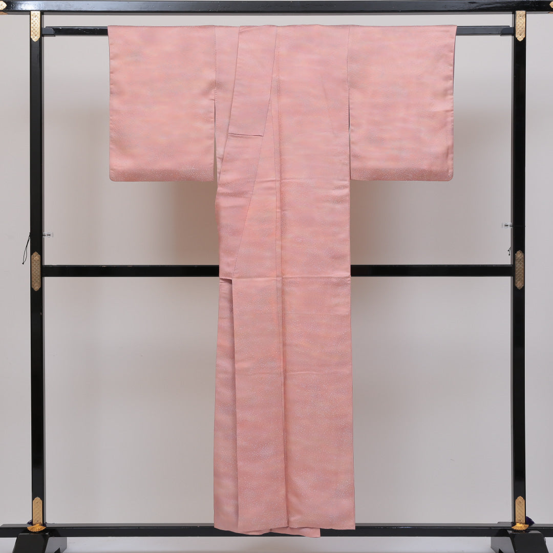 色無地 袷 身丈149cm 裄丈63cm 正絹 Aランク 一つ紋 (向かい蝶) セミフォーマル 広衿 XSサイズ ぼかし染 ピンク系 HP 1219-04898
