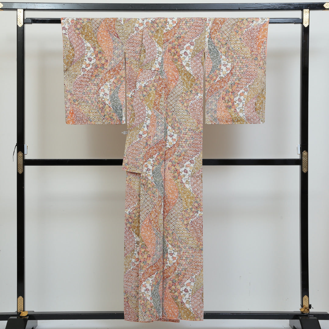 小紋 洗える着物 袷 身丈153cm 裄丈62cm ポリエステル Bランク Sサイズ 広衿 インフォーマル よろけ縞 花柄 朱系 1215-00805