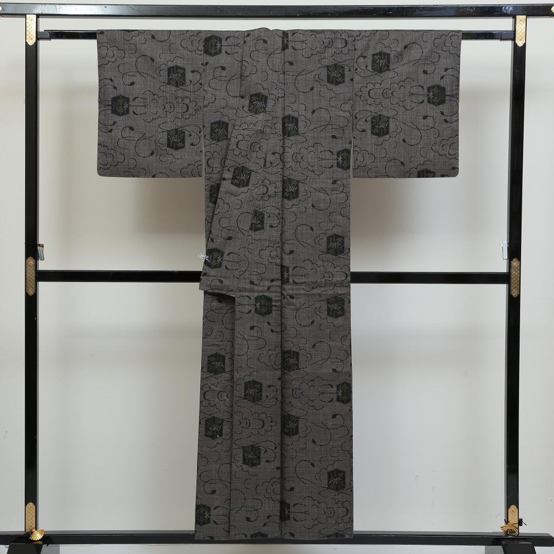 大島紬 袷 身丈151cm 裄丈62cm 正絹 Sランク インフォーマル 広衿 Sサイズ 亀甲 竹 古典柄 グレー系 RP 1223-02729