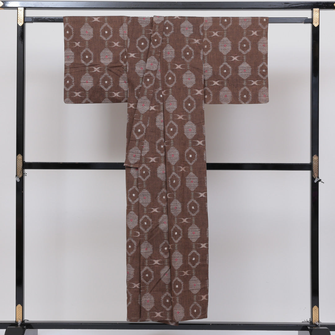 紬 単衣 身丈148cm 裄丈63cm 正絹 Sランク XSサイズ バチ衿 カジュアル 亀甲 茶系 1216-02576