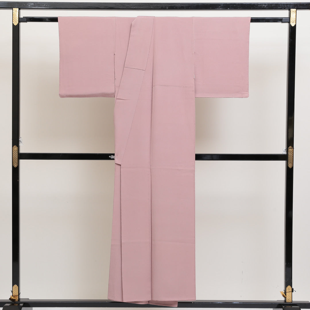色無地 袷 身丈148cm 裄丈59cm 正絹 Sランク 一つ紋 (抱き沢瀉) セミフォーマル 広衿 XSサイズ 無地 ピンク系 M4 1219-04920