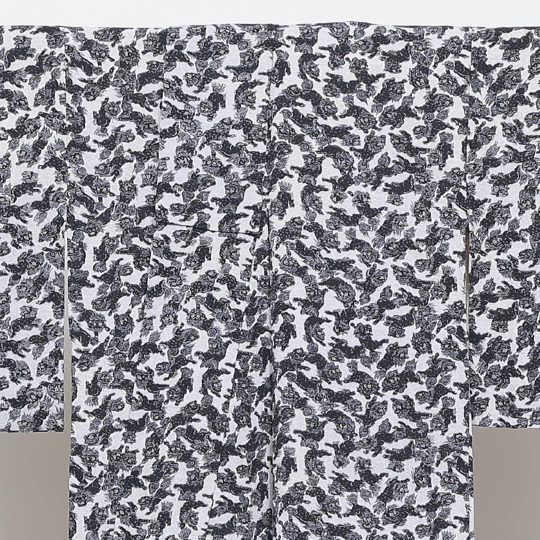 小紋 袷 身丈145cm 裄丈61cm 正絹 Cランク XSサイズ 広衿 インフォーマル ちりめん 獅子 白系 1215-00513