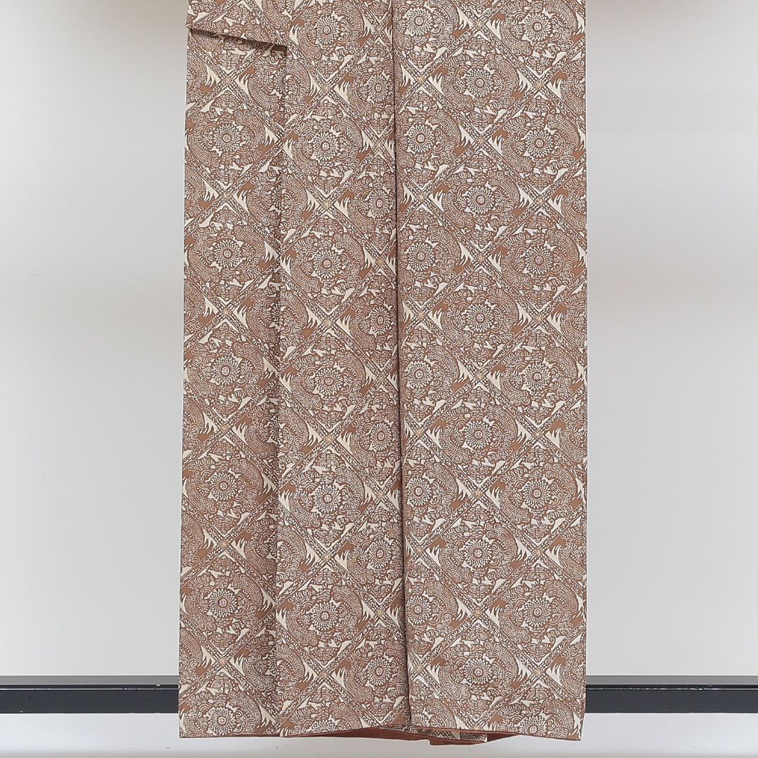 小紋 袷 身丈154cm 裄丈62cm 正絹 Aランク インフォーマル 広衿 Sサイズ アラベスク文様 茶系 HP 1221-00519