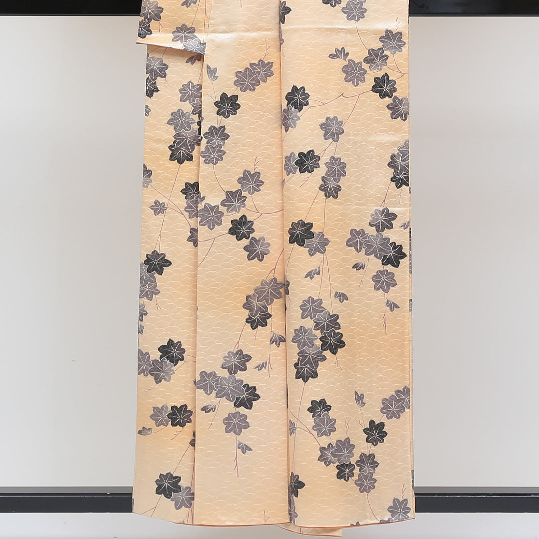 小紋 袷 身丈154cm 裄丈64cm 正絹 Sランク Sサイズ 広衿 インフォーマル 綸子 蔦 芝草 しつけ糸 クリーム系 金系 1215-00120
