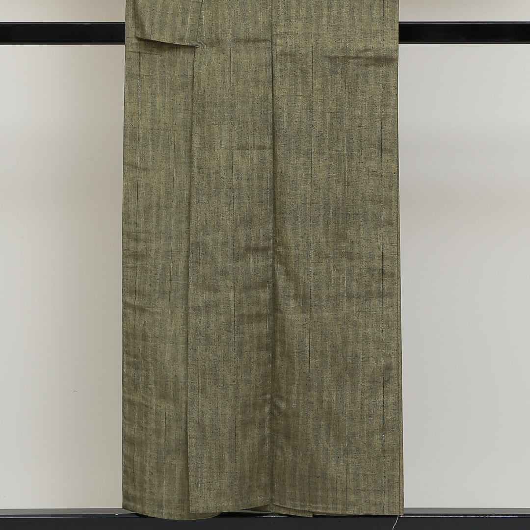 紬 単衣 身丈149cm 裄丈61cm 正絹 Aランク カジュアル 広衿 XSサイズ 居敷当て 無地 緑系 HP 1223-02652