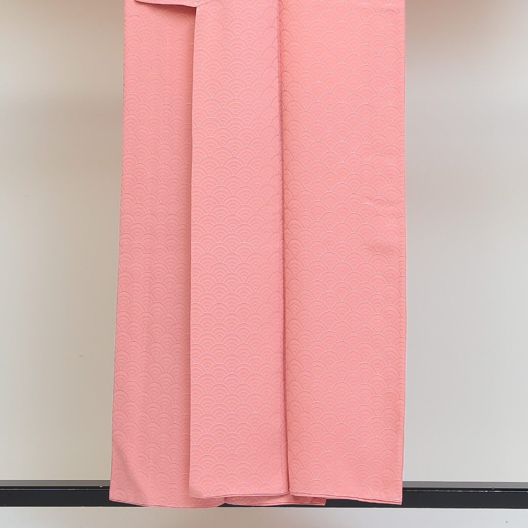 色無地 袷 身丈154cm 裄丈67cm 正絹 Sランク Sサイズ 広衿 一つ紋(丸に二ッ立鼓) セミフォーマル 紋意匠 青海波 ピンク系 1214-04976