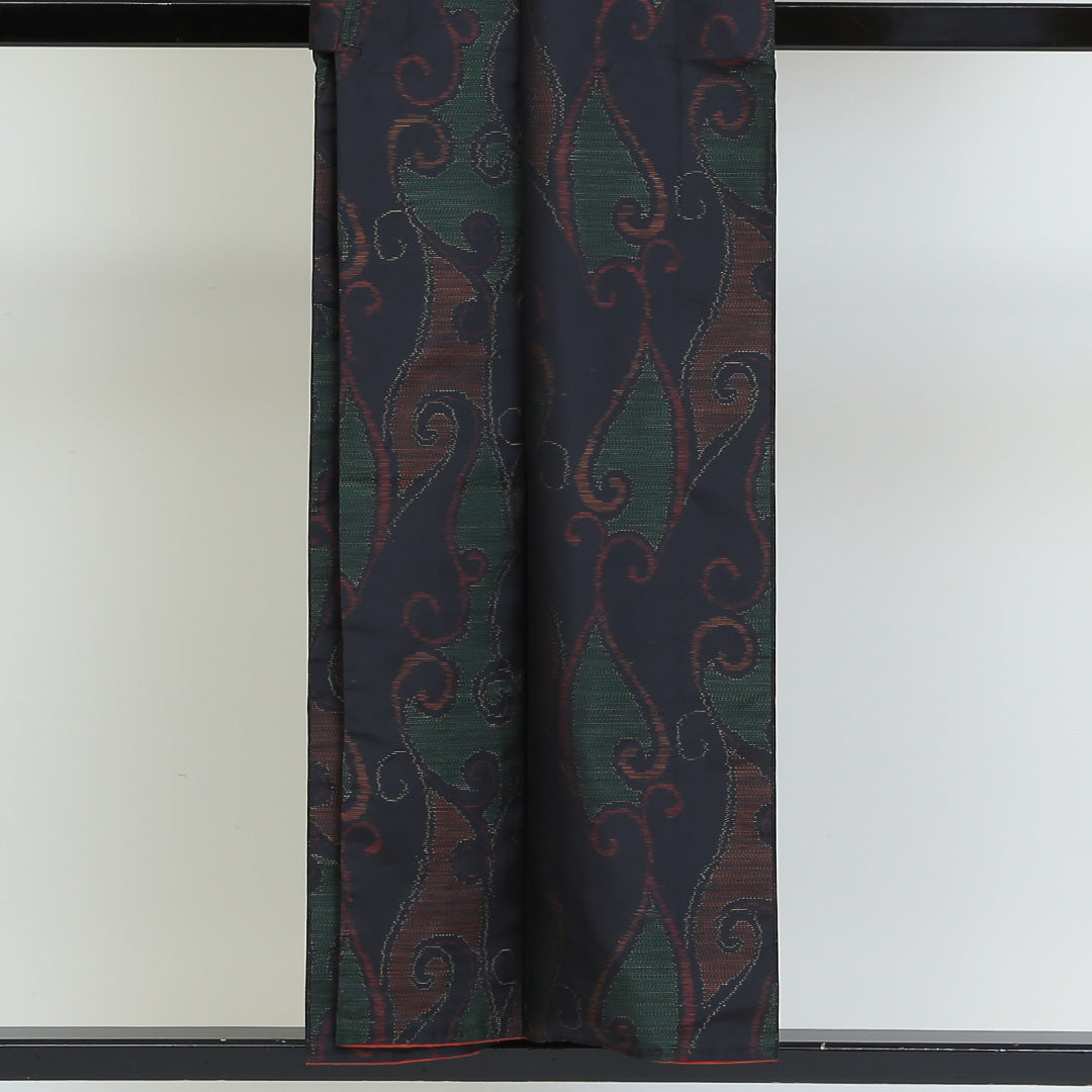 紬(大島紬) アンサンブル 袷 身丈151cm 裄丈63cm 正絹 Sランク Sサイズ 広衿 インフォーマル 紐あり 緯総絣 唐華 紺系 1216-02710