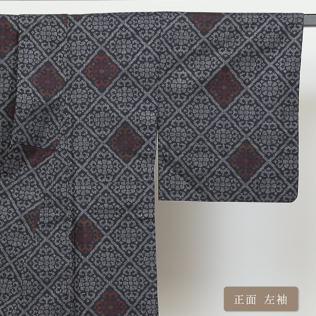大島紬 袷 身丈149cm 裄丈62cm 正絹 Aランク インフォーマル 広衿 XSサイズ 菊菱 黒系 RP 1223-02768