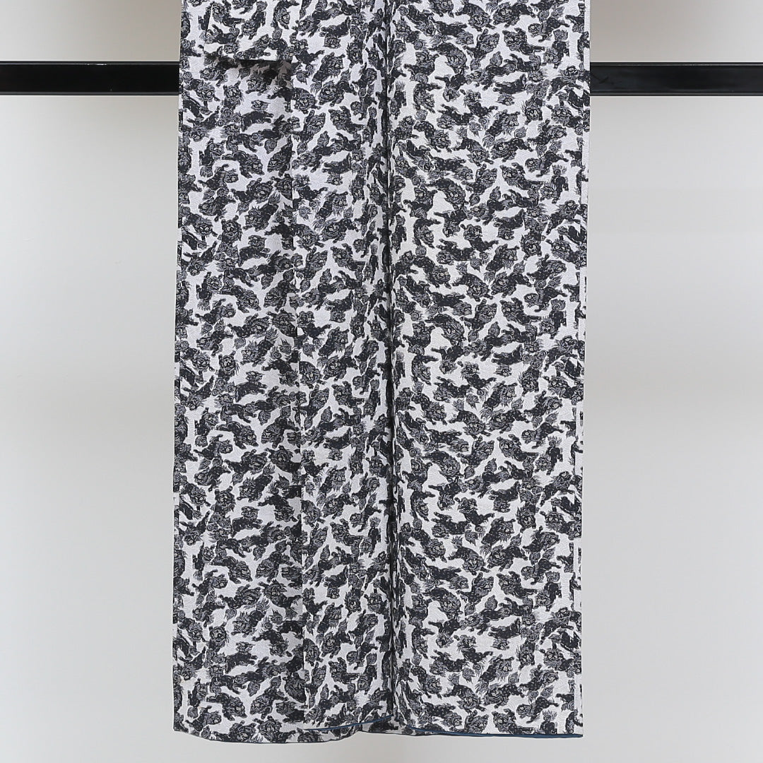 小紋 袷 身丈145cm 裄丈61cm 正絹 Cランク XSサイズ 広衿 インフォーマル ちりめん 獅子 白系 1215-00513