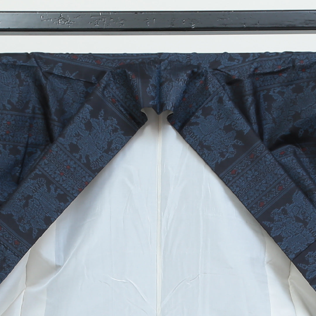 紬(大島紬) 袷 身丈153cm 裄丈64cm 正絹 Sランク Sサイズ 広衿 インフォーマル 緯総絣 コプト柄 紺系 1216-02699