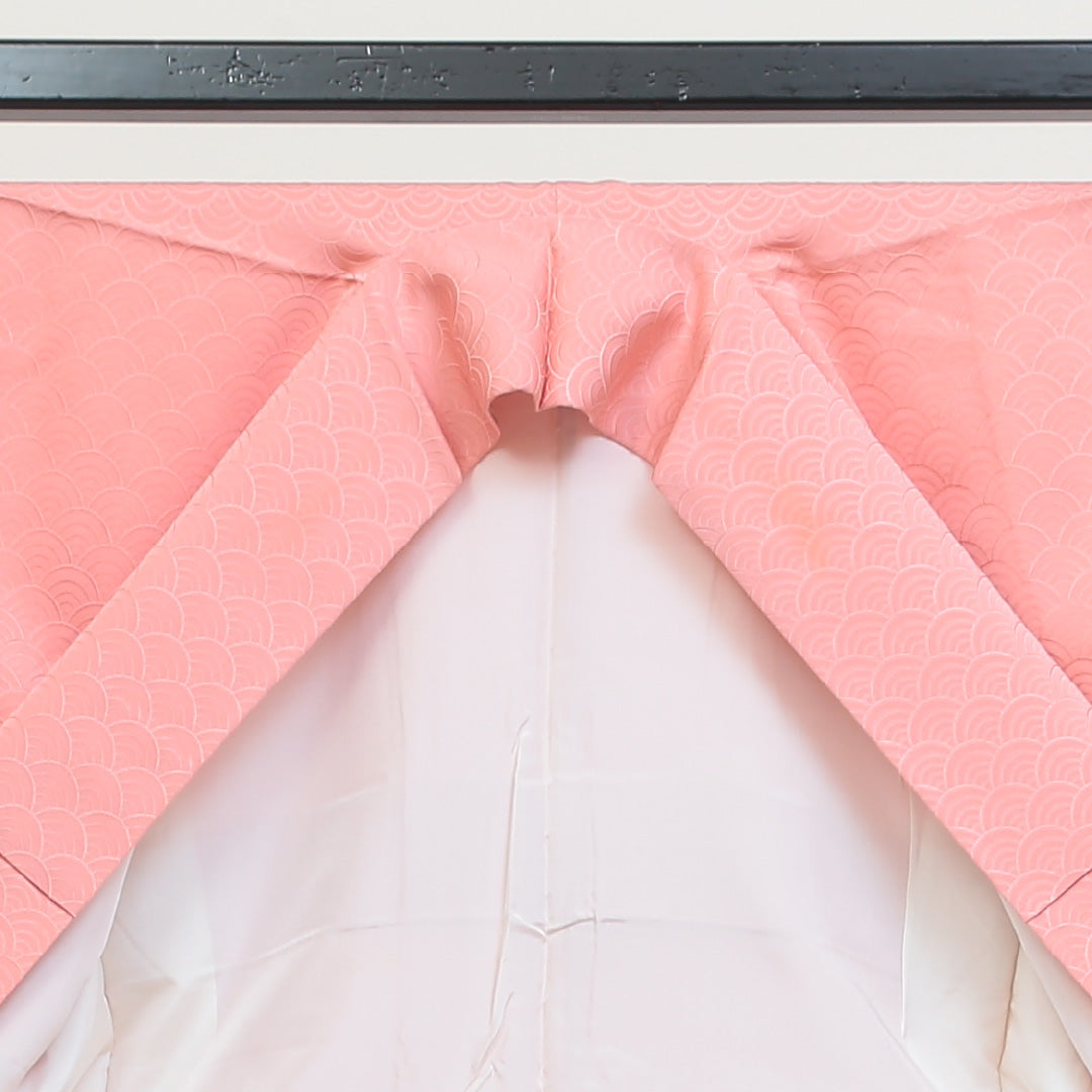 色無地 袷 身丈154cm 裄丈67cm 正絹 Sランク Sサイズ 広衿 一つ紋(丸に二ッ立鼓) セミフォーマル 紋意匠 青海波 ピンク系 1214-04976