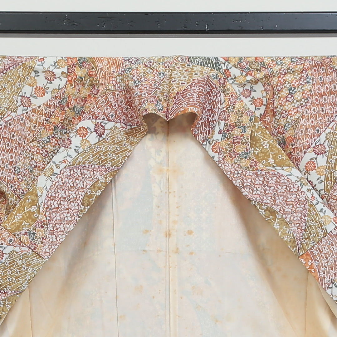 小紋 洗える着物 袷 身丈153cm 裄丈62cm ポリエステル Bランク Sサイズ 広衿 インフォーマル よろけ縞 花柄 朱系 1215-00805