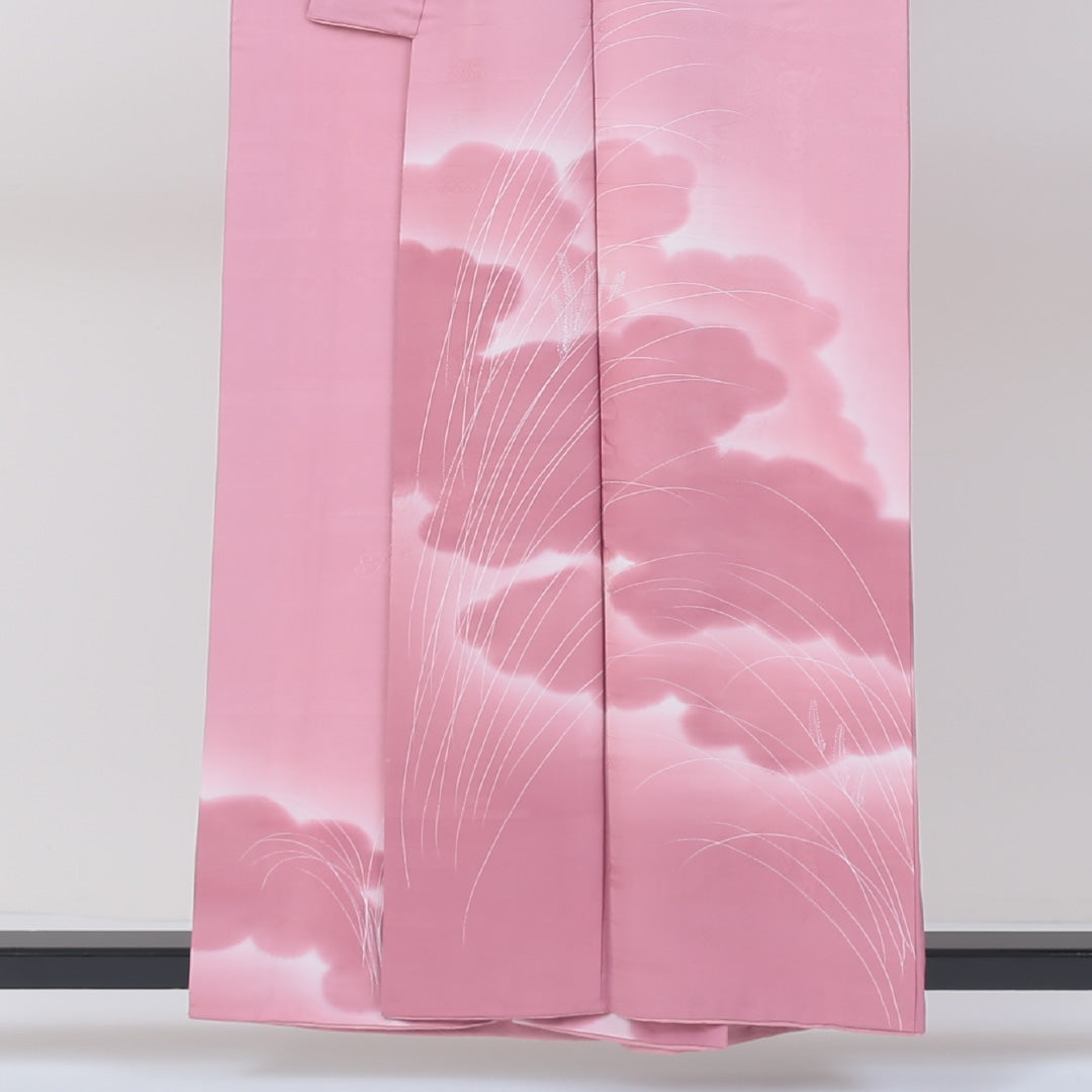 訪問着 袷 身丈157cm 裄丈65cm 正絹 Aランク 紋意匠 (吉祥文様) セミフォーマル バチ衿 Mサイズ 雲取り すすき ピンク系 RP 1217-04046