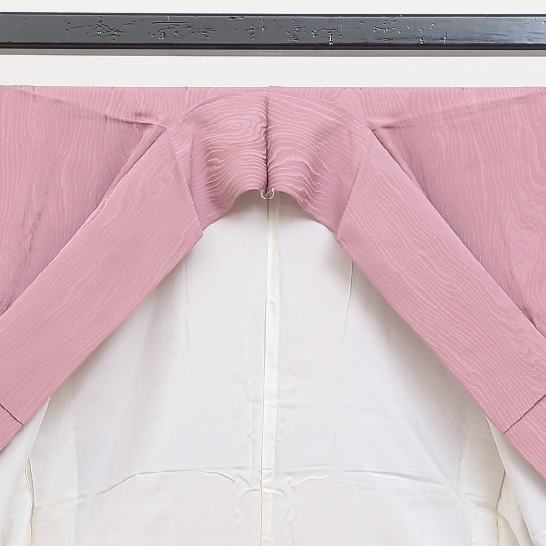 色無地 袷 身丈148cm 裄丈62cm 正絹 Sランク 一つ紋 (花菱) 紋意匠 (木目) セミフォーマル 広衿 XSサイズ ピンク系 M4 1219-04935