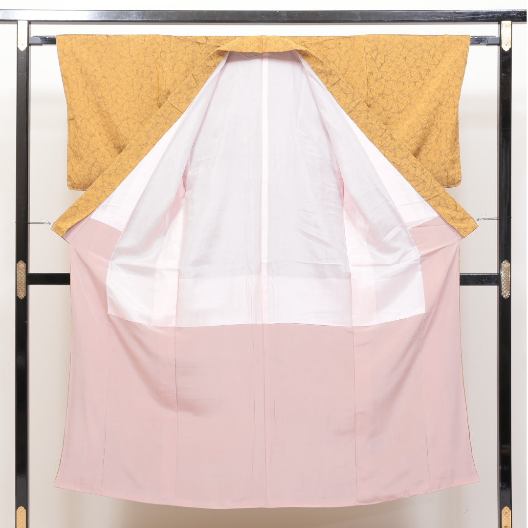 洗える着物 小紋 袷 身丈146cm 裄丈63cm ポリエステル Sランク インフォーマル バチ衿 XSサイズ しつけ糸 抽象柄 黄系 RP 1221-00381