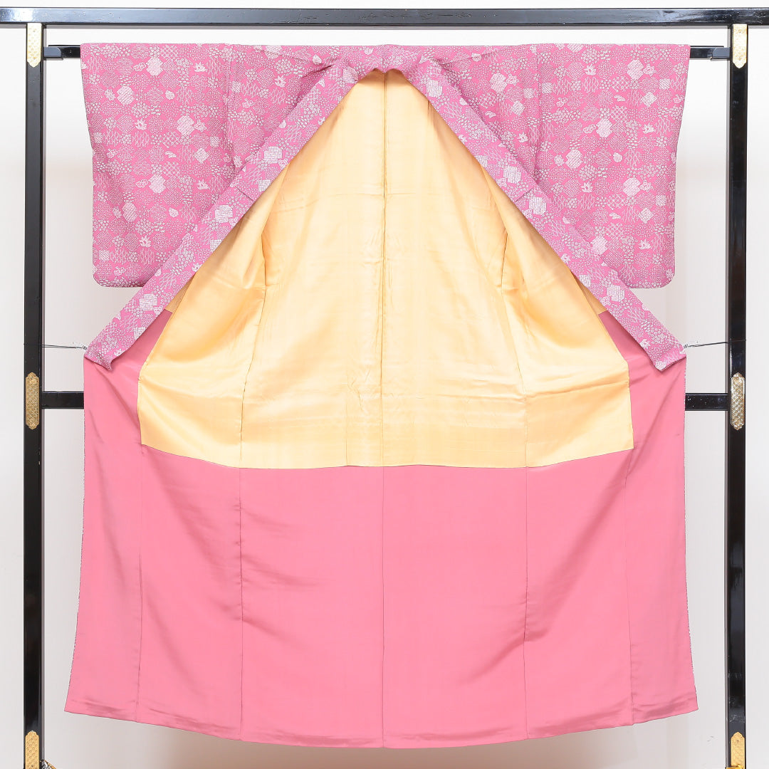 小紋 袷 身丈150cm 裄丈63cm 正絹 Aランク インフォーマル バチ衿 Sサイズ 吉祥文様 ピンク系 HP 1221-00472