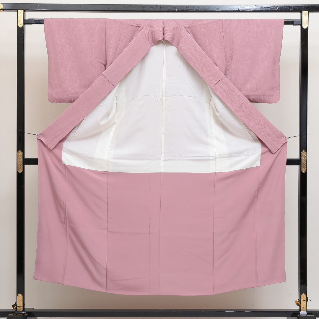 色無地 袷 身丈148cm 裄丈62cm 正絹 Sランク 一つ紋 (花菱) 紋意匠 (木目) セミフォーマル 広衿 XSサイズ ピンク系 M4 1219-04935