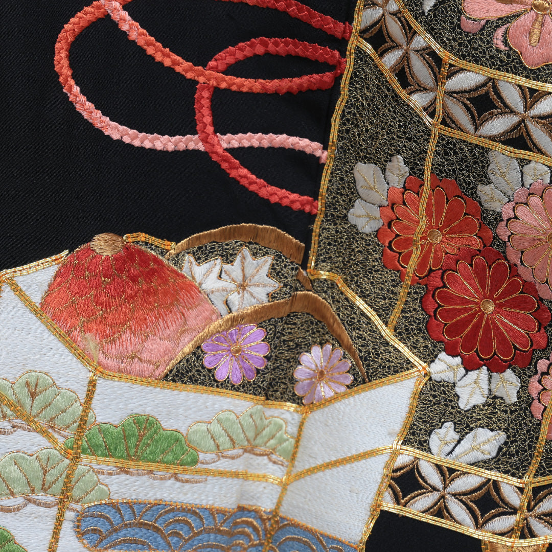 黒留袖 五つ紋 剣片喰 身丈157cm 裄丈62.5cm Sランク 正絹 袷 広衿 M 蘇州刺繍 貝桶 松 フォーマル 黒系 1211-F0144