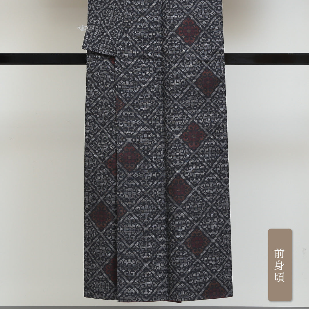大島紬 袷 身丈149cm 裄丈62cm 正絹 Aランク インフォーマル 広衿 XSサイズ 菊菱 黒系 RP 1223-02768