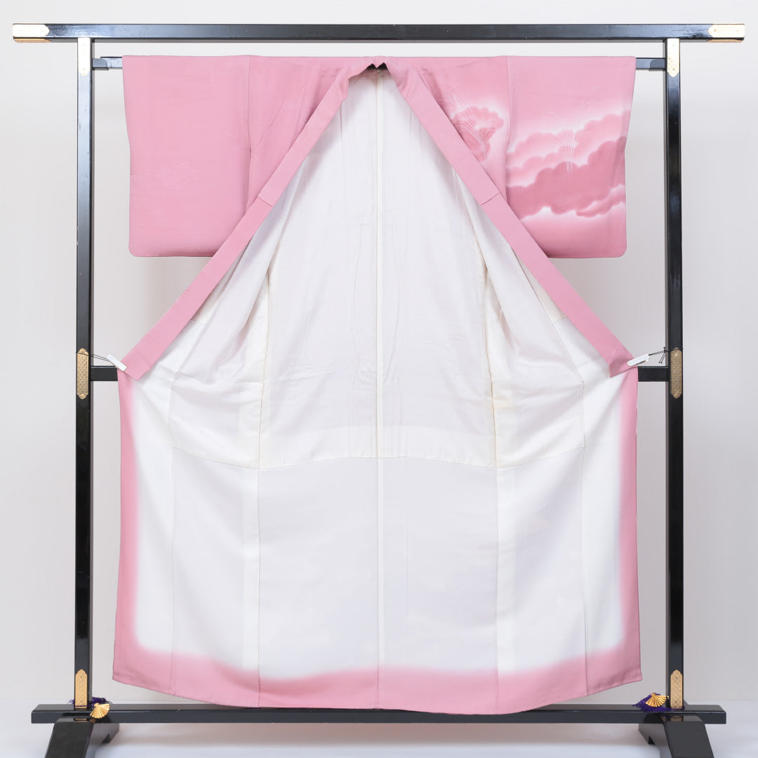 訪問着 袷 身丈157cm 裄丈65cm 正絹 Aランク 紋意匠 (吉祥文様) セミフォーマル バチ衿 Mサイズ 雲取り すすき ピンク系 RP 1217-04046