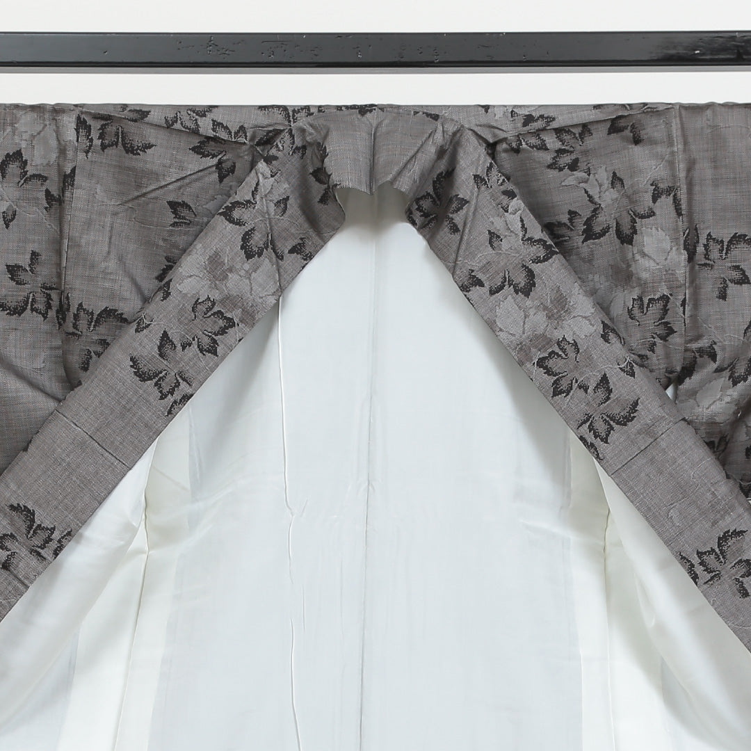 村山大島紬 袷 身丈154cm 裄丈64cm 正絹 Sランク インフォーマル 広衿 Sサイズ 蔦 グレー系 RP 1223-02759
