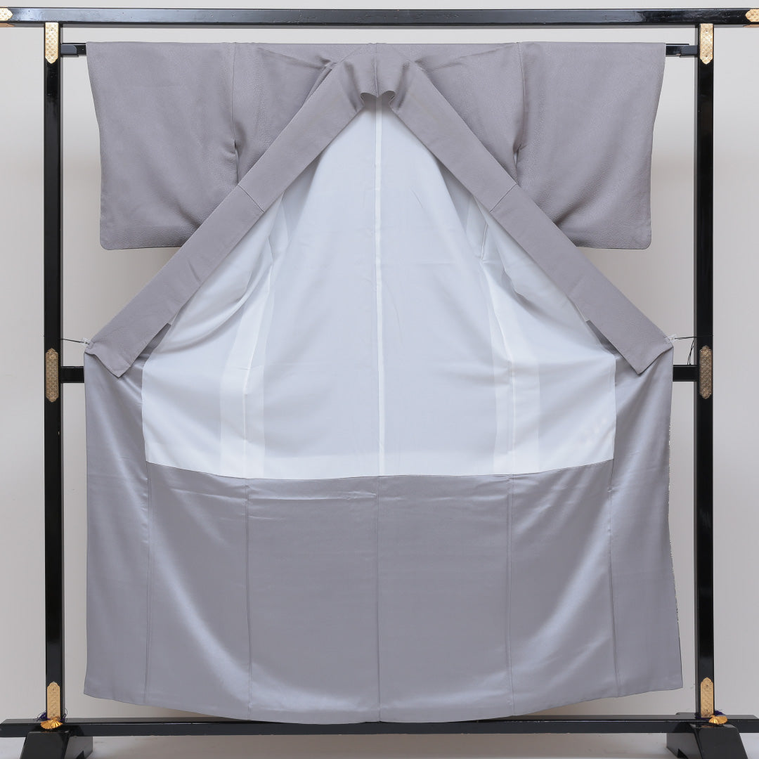 留袖(黒留袖・色留袖) 袷 身丈158cm グレー系 正絹 優品 一つ紋 丸に片喰 松と鶴 1211332200017
