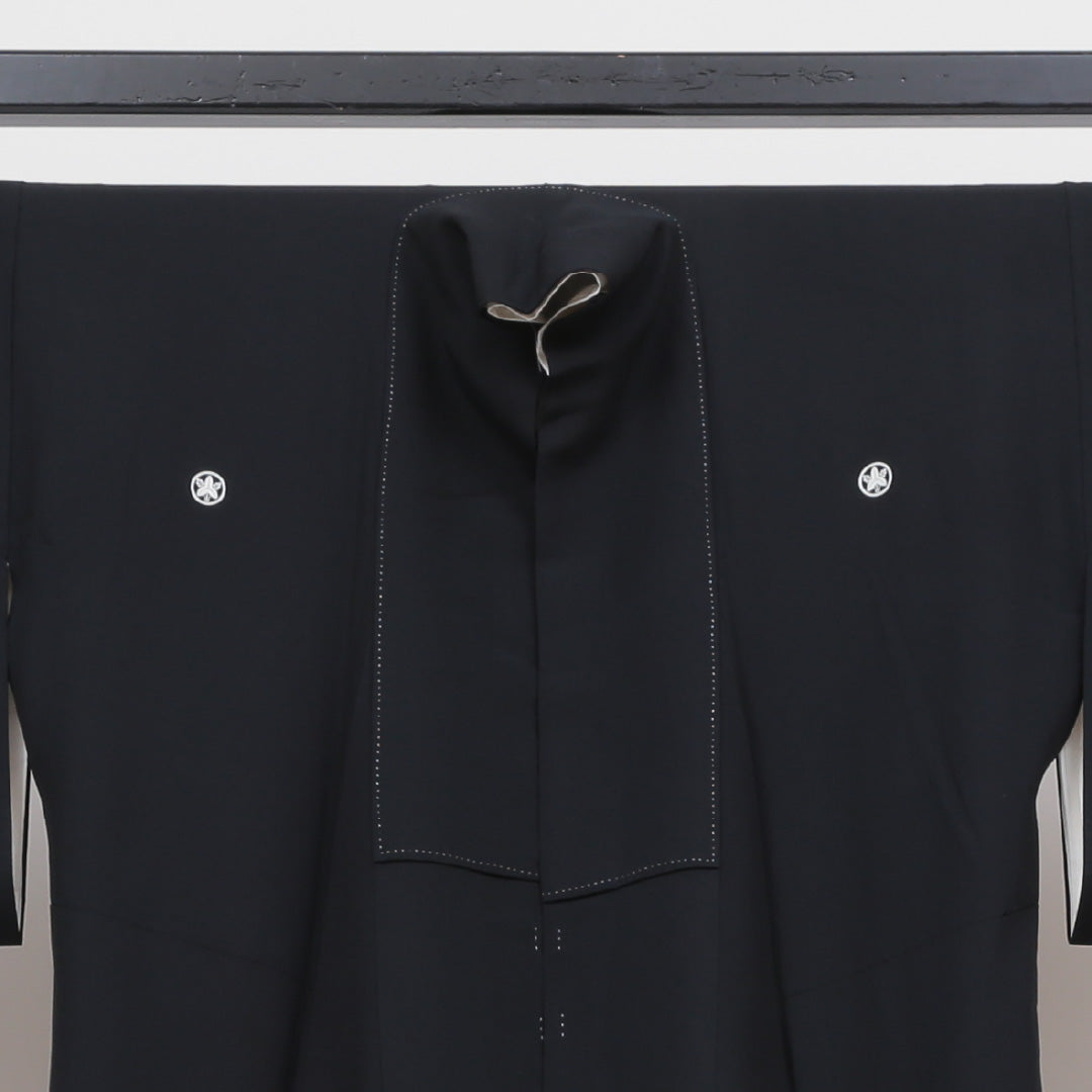 黒留袖 五つ紋 丸に立ち沢瀉 身丈151cm 裄丈61cm Aランク 正絹 袷 広衿 S 蘇州刺繍 金箔 雉 フォーマル 黒系 1211-F0127