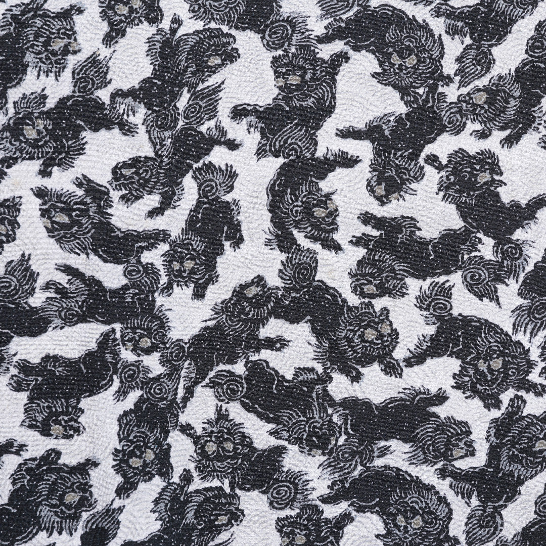 小紋 袷 身丈145cm 裄丈61cm 正絹 Cランク XSサイズ 広衿 インフォーマル ちりめん 獅子 白系 1215-00513