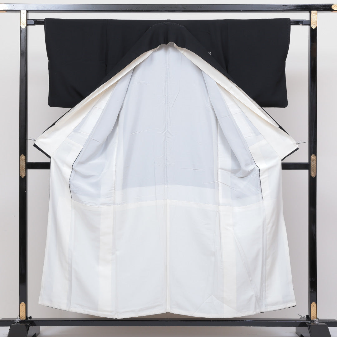 黒留袖 五つ紋 丸に立ち沢瀉 身丈151cm 裄丈61cm Aランク 正絹 袷 広衿 S 蘇州刺繍 金箔 雉 フォーマル 黒系 1211-F0127