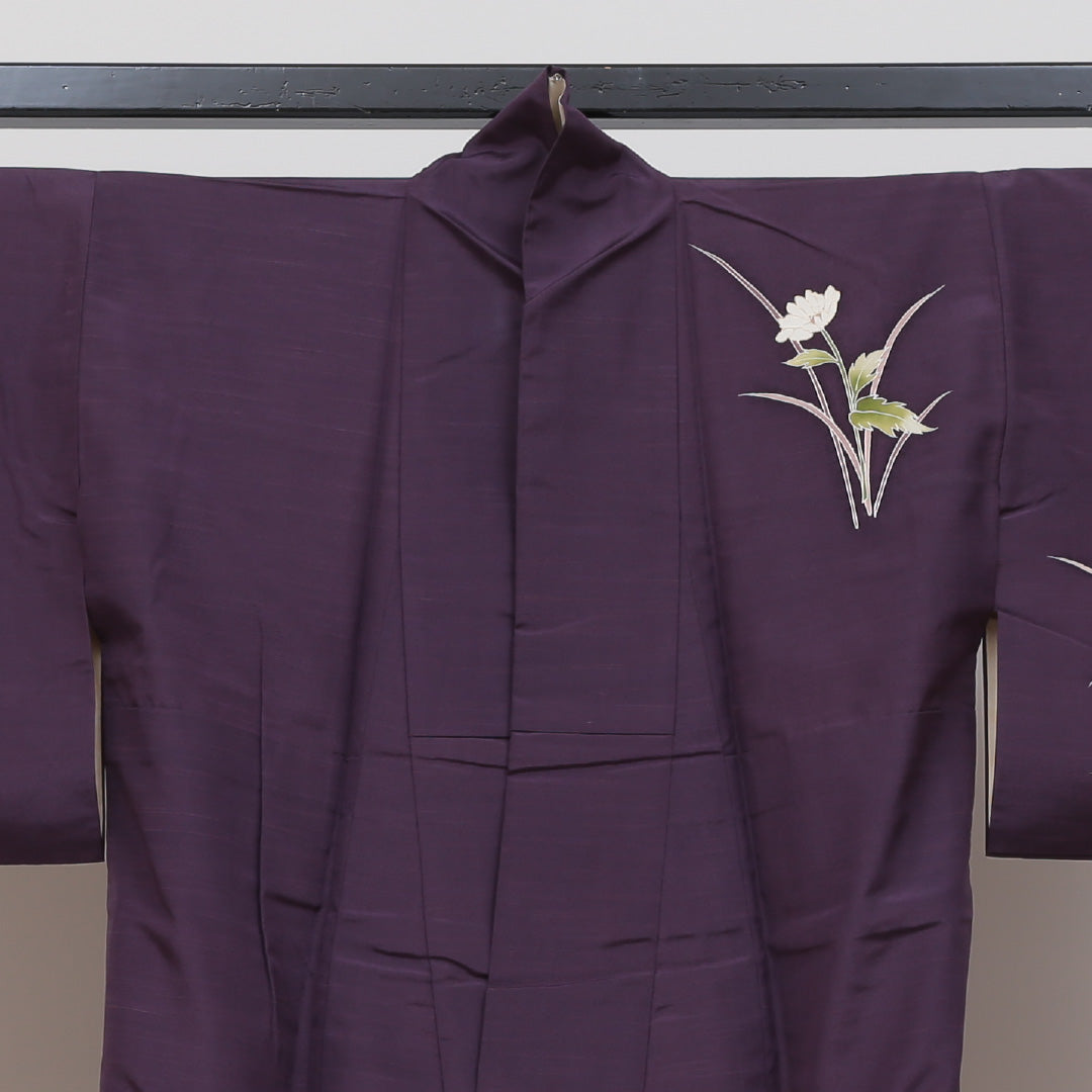 付下げ(牛首紬) 袷 身丈151cm 裄丈63cm 正絹 Sランク Sサイズ 広衿 一つ紋(蔦) インフォーマル 単衣菊 金彩 紫系 1261-04070