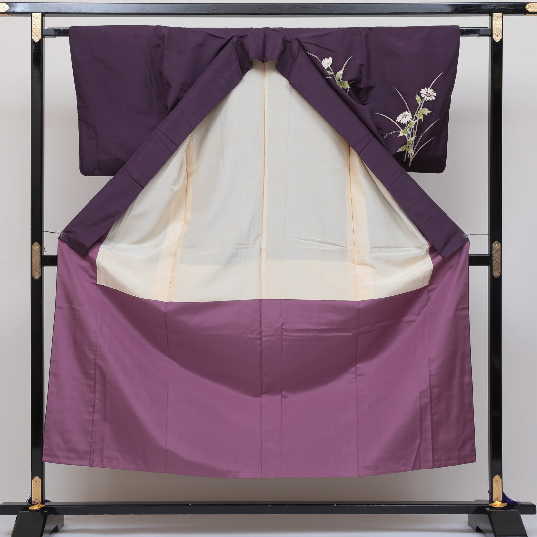 付下げ(牛首紬) 袷 身丈151cm 裄丈63cm 正絹 Sランク Sサイズ 広衿 一つ紋(蔦) インフォーマル 単衣菊 金彩 紫系 1261-04070