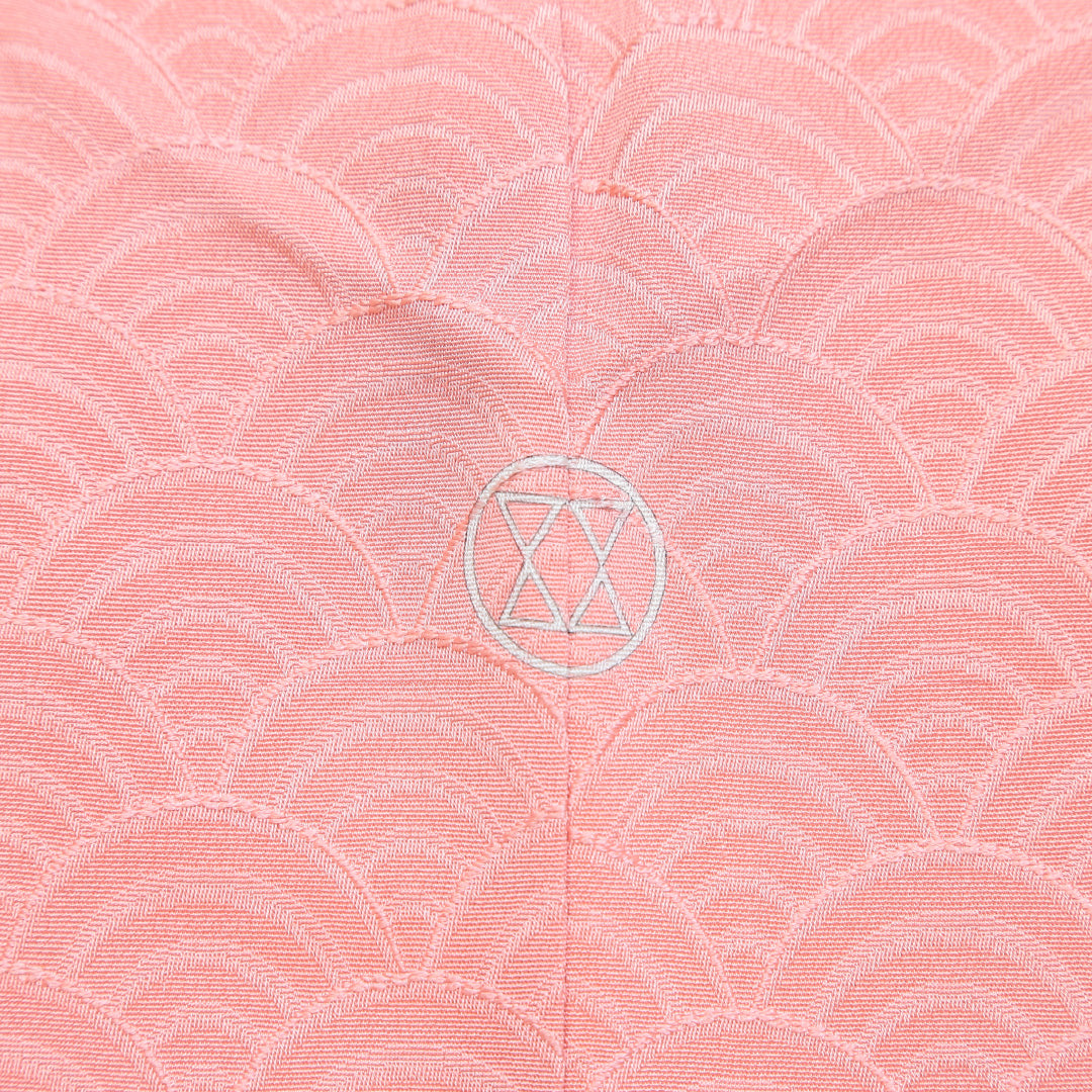 色無地 袷 身丈154cm 裄丈67cm 正絹 Sランク Sサイズ 広衿 一つ紋(丸に二ッ立鼓) セミフォーマル 紋意匠 青海波 ピンク系 1214-04976