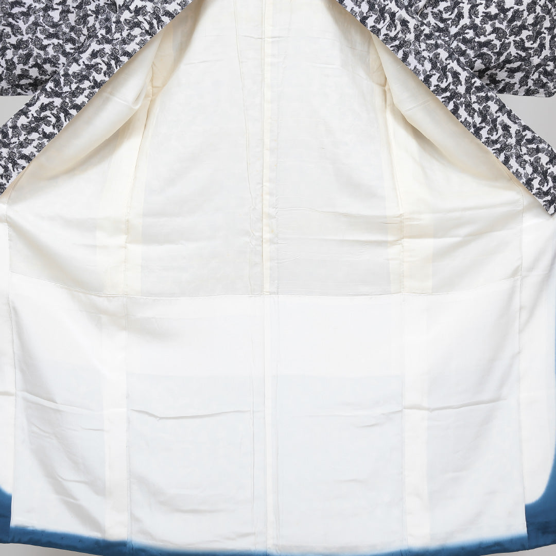 小紋 袷 身丈145cm 裄丈61cm 正絹 Cランク XSサイズ 広衿 インフォーマル ちりめん 獅子 白系 1215-00513