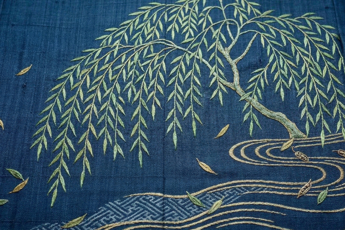 柳の枝葉と水の流れを刺繍した、7月の文様選びの実物写真