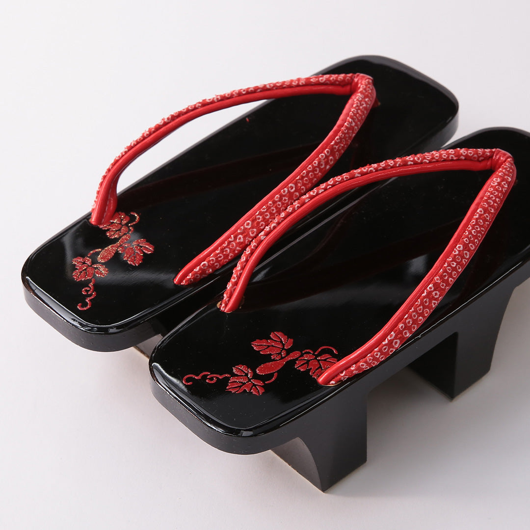 未使用品 下駄 Sランク カジュアル 葡萄 本漆塗り 木製 和装小物 黒系 1244-00988