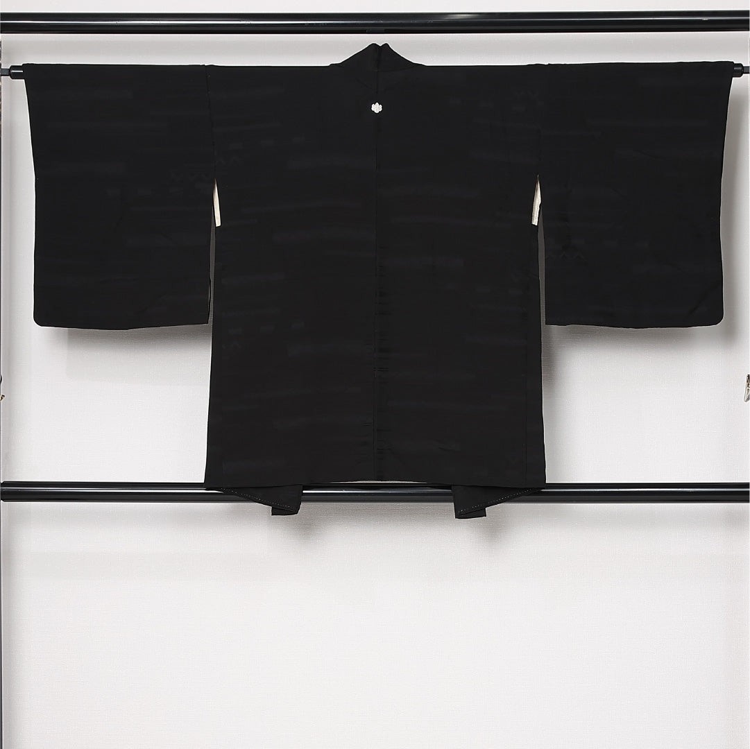 黒羽織 袷 身丈78cm 裄丈64cm 正絹 Aランク 一つ紋 (五三桐) セミフォーマル Mサイズ 創作柄 黒系 RP 1233-12933