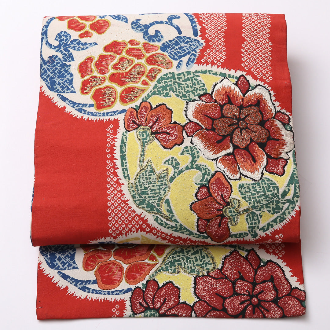 アンティーク 九寸 名古屋帯 帯丈342cm 名古屋仕立て 全通 Aランク カジュアル 正絹 刺繍 花柄 芸術的 存在感 赤系 1224-02737