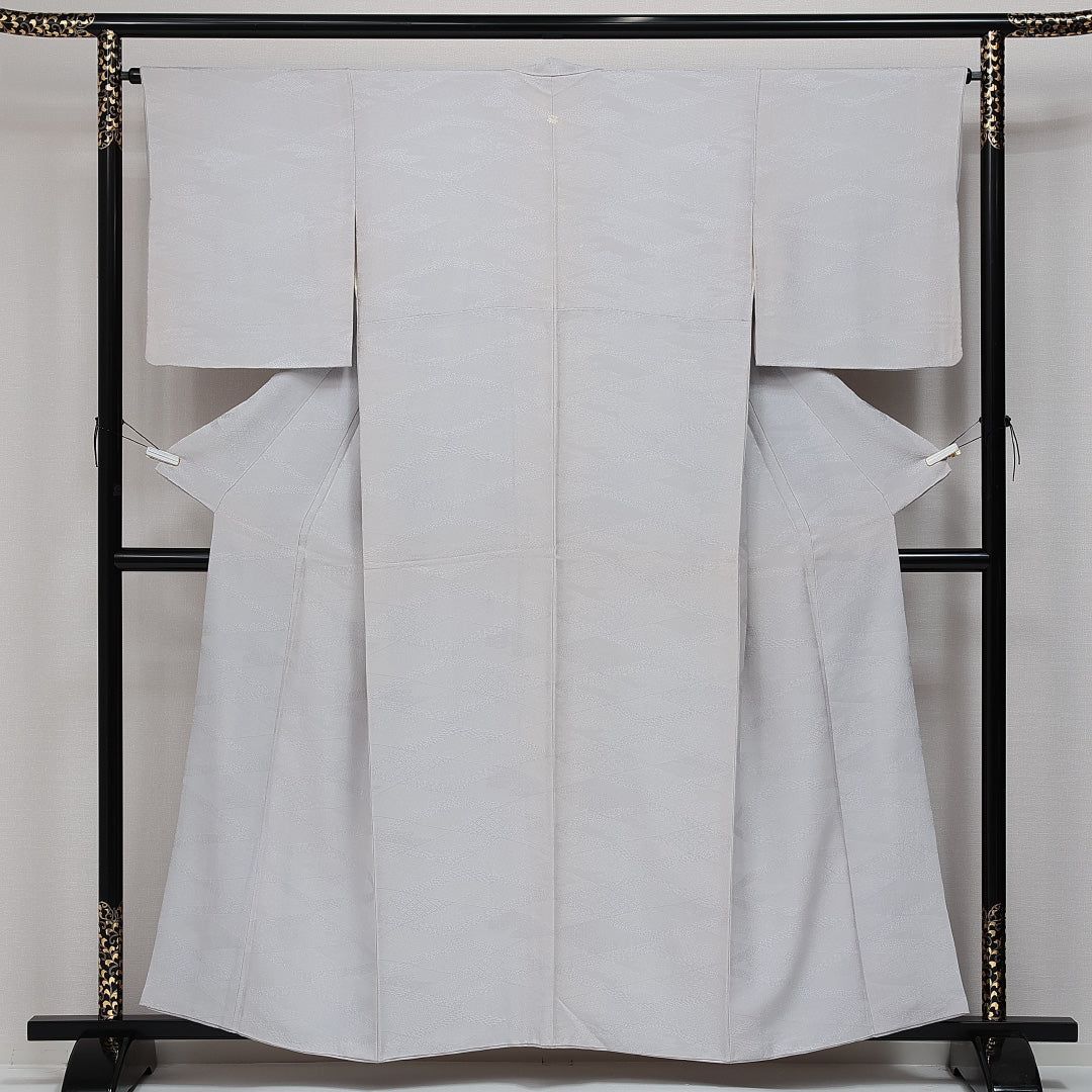 色無地 袷 身丈158cm 裄丈64cm Sランク 正絹 広衿 Mサイズ 一つ紋（笹竜胆） セミフォーマル 地紋あり 紋意匠（寄せ柄） シック しとやか グレー系 1214-14395