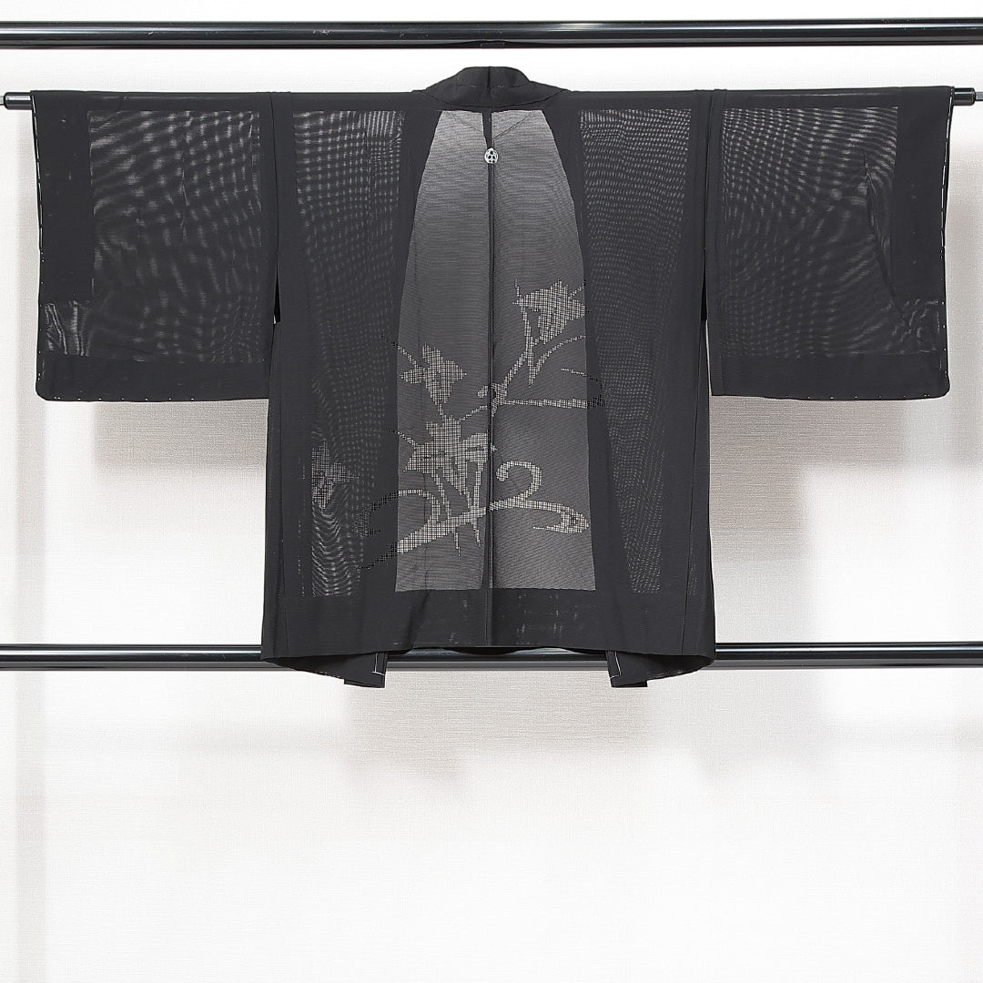 新古品 黒羽織 夏物 絽 身丈78cm 裄丈62cm 正絹 Nランク Sサイズ 一つ紋（三つ割桔梗） セミフォーマル 絵羽羽織 もじり織 菖蒲 しつけ糸 黒系 1217-14686