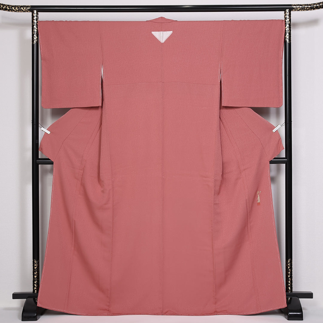未使用品 色無地 身丈167cm 裄丈67cm Sランク 袷 一つ紋 正絹 広衿 三つ柏 作家物 地紋あり 落款 しつけ糸 1214-10051