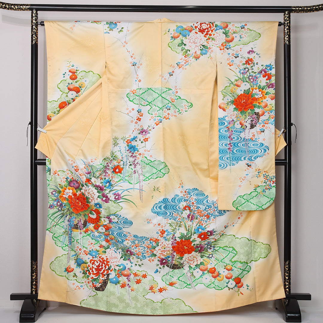 振袖 身丈167cm 裄丈64cm Cランク ポリエステル 洗える着物 袷 広衿 XL 金駒刺繍 雲取り 牡丹 フォーマル 古典的 華やか 黄系 1213-F0497