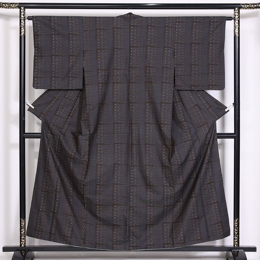 大島紬 袷 身丈157cm 裄62.5cm 正絹 幾何学 モダン 茶系 Aランク 1216-01429