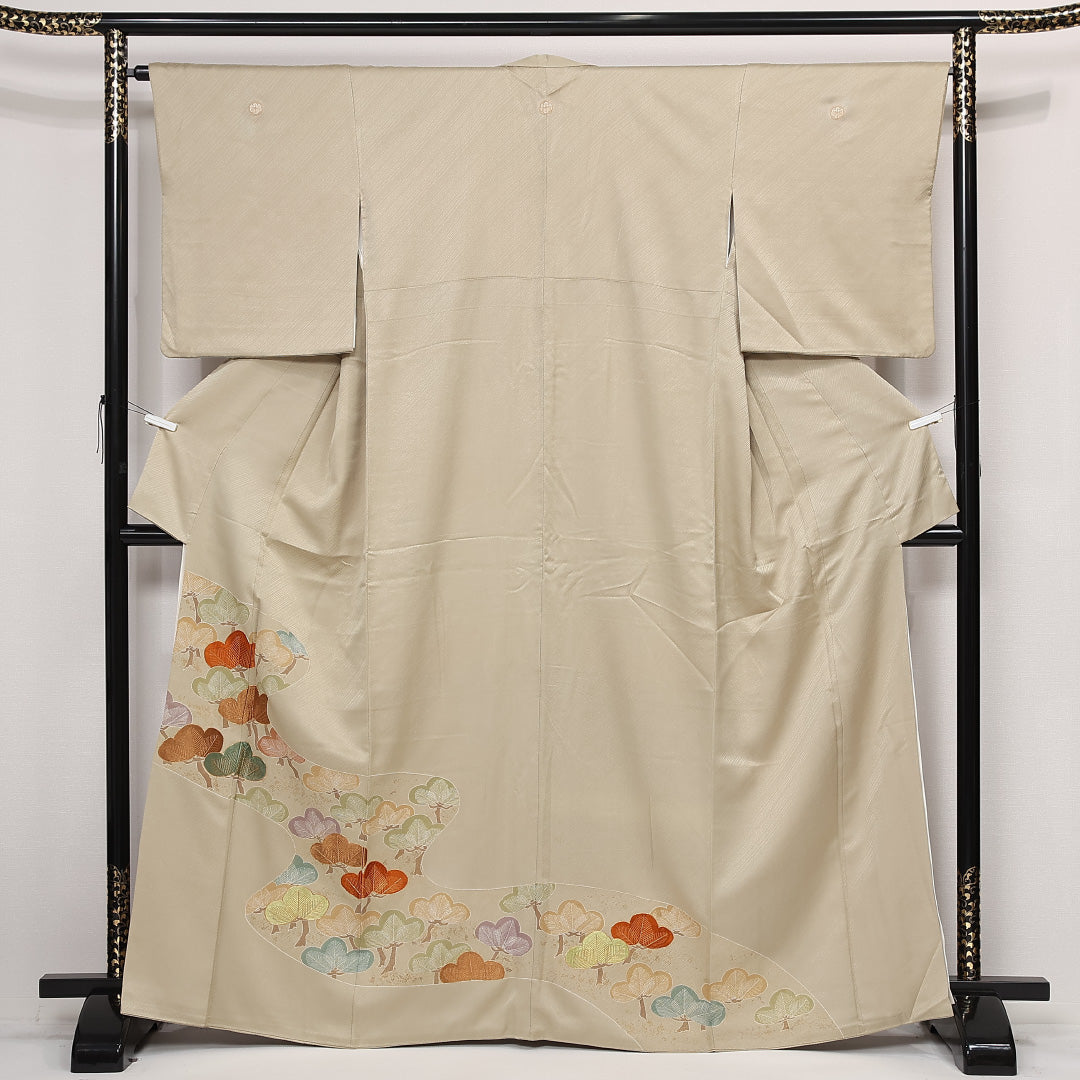 色留袖 五つ紋 丸に五三桐 身丈165cm 裄丈65cm Bランク 正絹 袷 比翼 広衿 XL 刺繍 金駒刺繍 松 フォーマル 抽象的 優しい 金系 1211-F0557