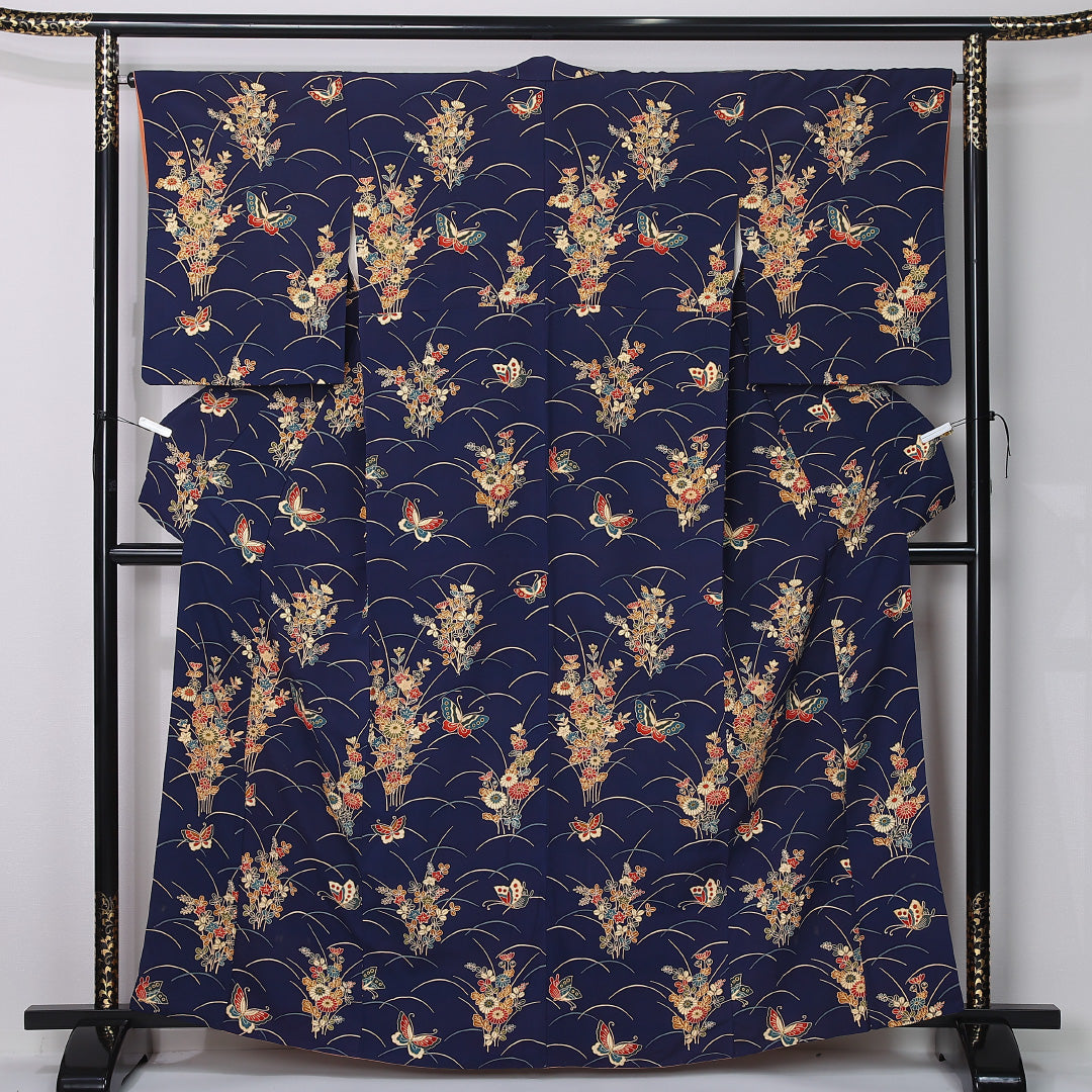 小紋 身丈162cm 裄丈65.5cm Aランク L 正絹 袷 バチ衿 蝶 芝草 菊 桔梗 カジュアル 紺系 1215-12376