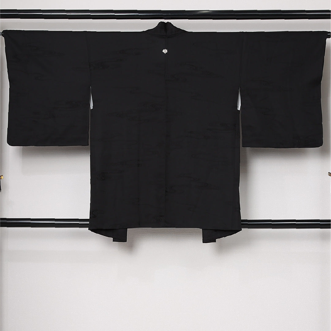 洗える着物 黒羽織 袷 身丈82cm 裄丈64cm ポリエステル Aランク 一つ紋 (五三桐) セミフォーマル Mサイズ 紐あり 流水 黒系 RP 1233-12745