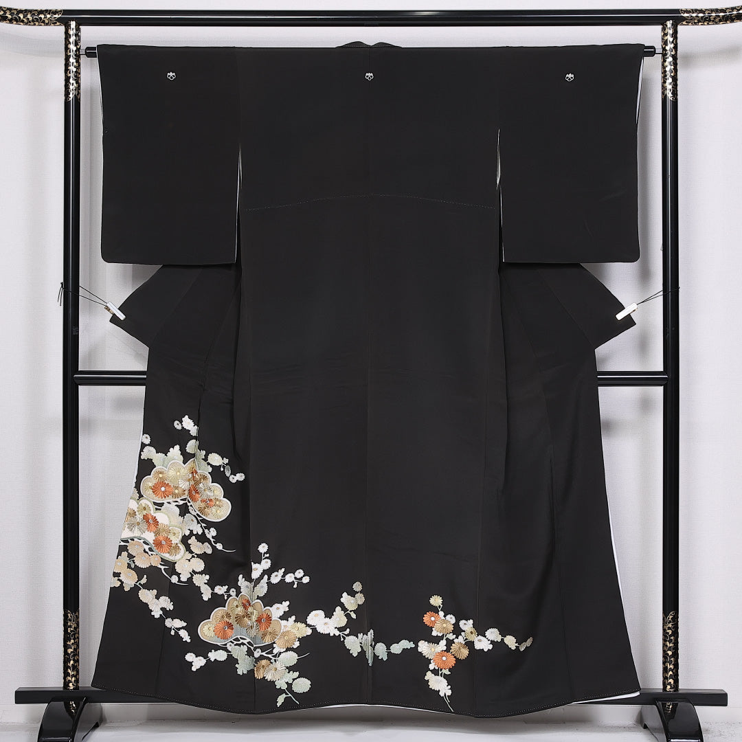 黒留袖 五つ紋 中陰五三桐 身丈158cm 裄丈62.5cm Aランク 正絹 袷 比翼 広衿 M 刺繍 菊 松 フォーマル 黒系 1211-F0327