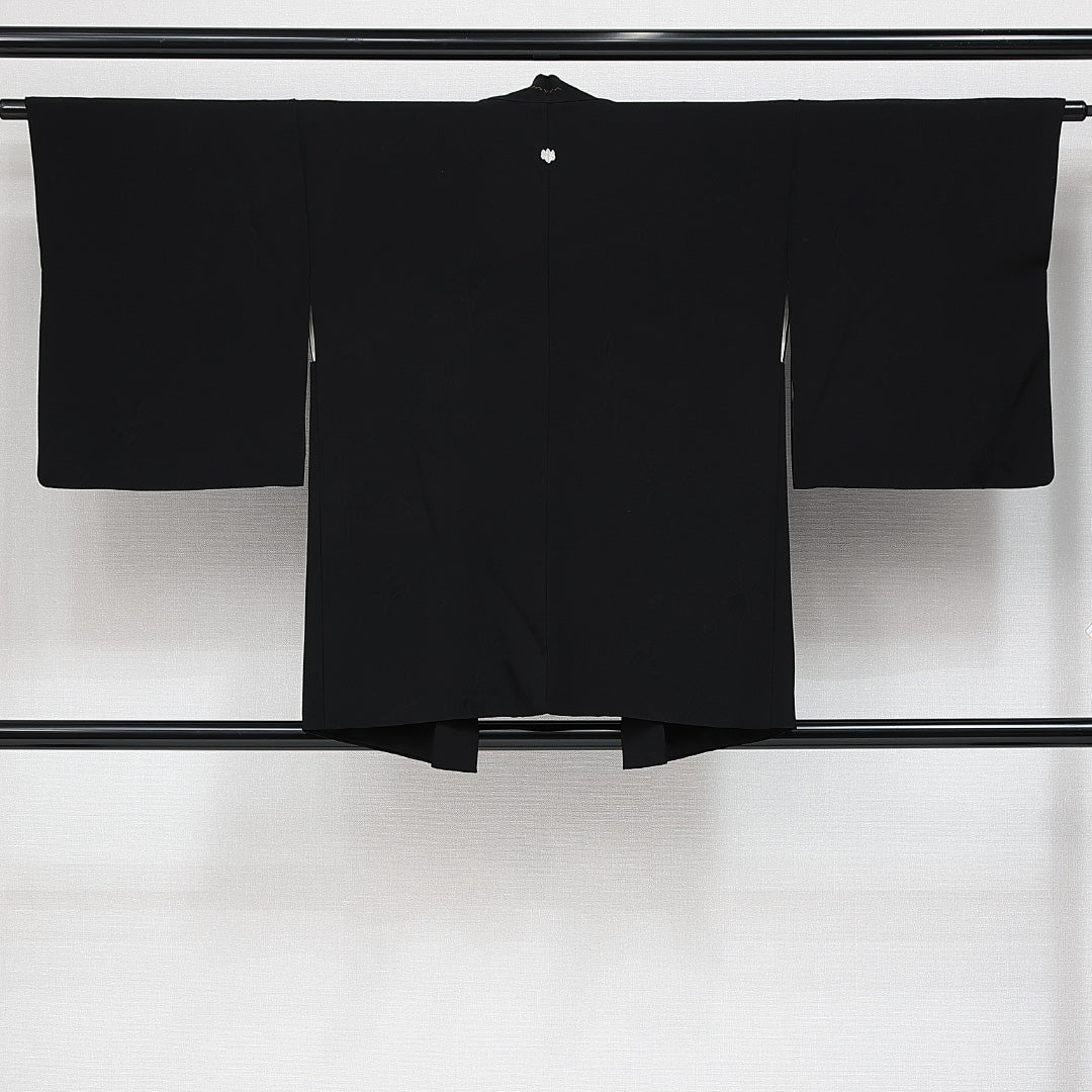 黒羽織 袷 身丈78cm 裄丈63cm 正絹 Aランク 一つ紋 (五三桐) 紋意匠 (花柄) セミフォーマル Sサイズ 紐あり 流水 花柄 無地 黒系 RP 1233-14626