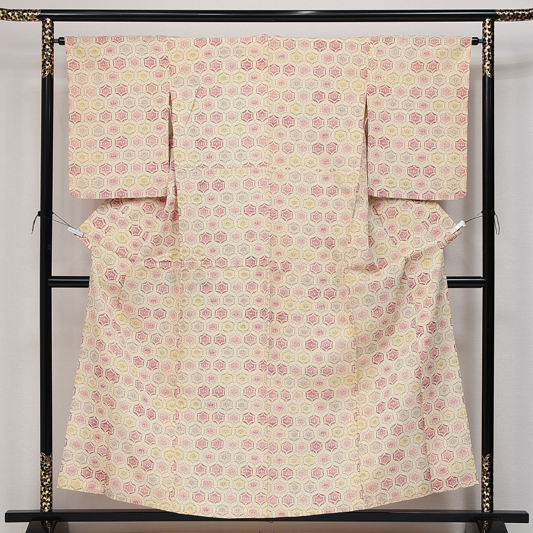 夏物 お召 (本塩沢) 夏物 身丈153cm 裄丈64cm 正絹 Sランク カジュアル バチ衿 Sサイズ 花菱亀甲 クリーム系 RP 1222-14493